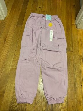 NEW WITH TAGS Kids Cargo Jogger Pants in Light Pink